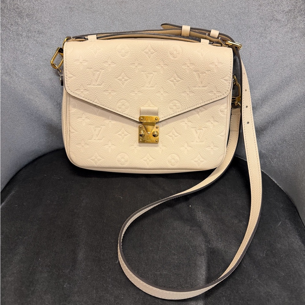 Louis Vuitton Ivory Crossbody Bag - Picture 2 of 7
